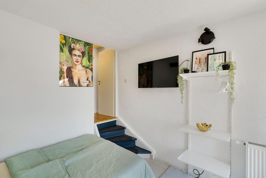 Tiny Apartment With Spacious Terrace On The Rhine Нойвид Экстерьер фото