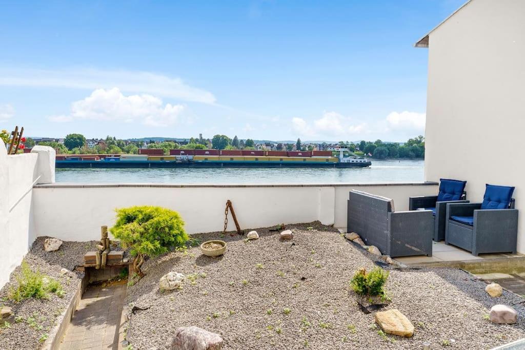 Tiny Apartment With Spacious Terrace On The Rhine Нойвид Экстерьер фото